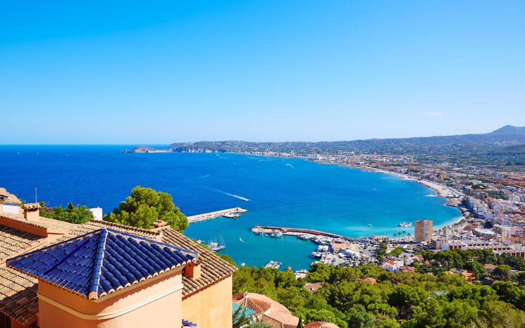 Vivir junto al mar: Jávea, Moraira, Torrevieja… Un paraíso a tu alcance
